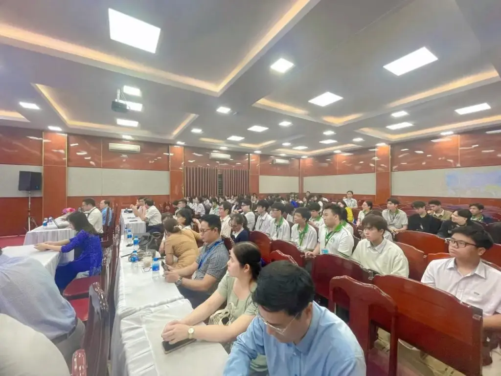 Khoa Khí tượng Thủy văn và Tài nguyên nước chào đón Tân sinh viên Khóa 14 trong dịp kỷ niệm 80 năm truyền thống ngành Khí tượng Thủy Văn Việt Nam