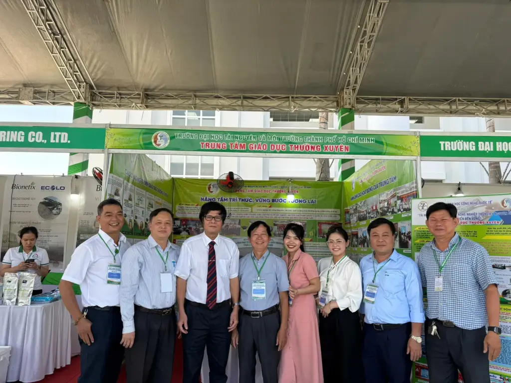 Gian hàng Trung tâm GDTX “cháy khách” tại Hội nghị Khoa học & Công nghệ lần VII – HCMUNRE!