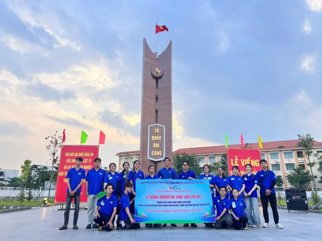 Lễ Hội quân – Tổng kết Chiến dịch Mùa Hè xanh - Trường Đại học Tài nguyên và Môi trường Thành phố Hồ Chí Minh năm 2025