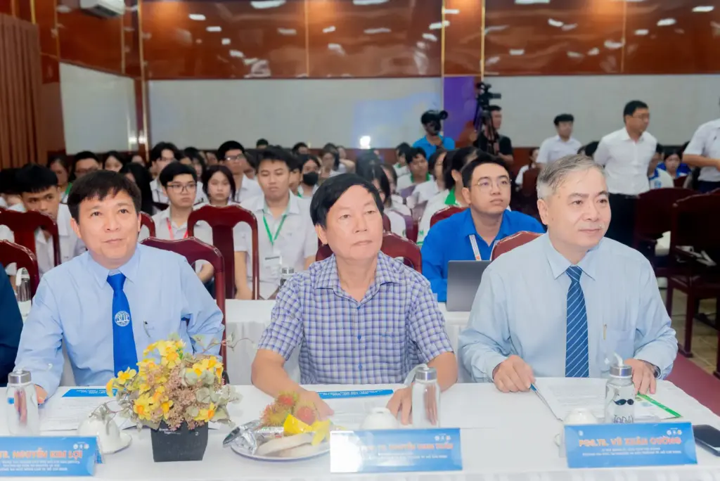 Sinh viên Việt Nam tiên phong khai phá tài nguyên chiến lược