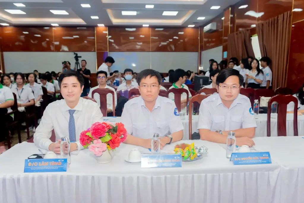 Sinh viên Việt Nam tiên phong khai phá tài nguyên chiến lược