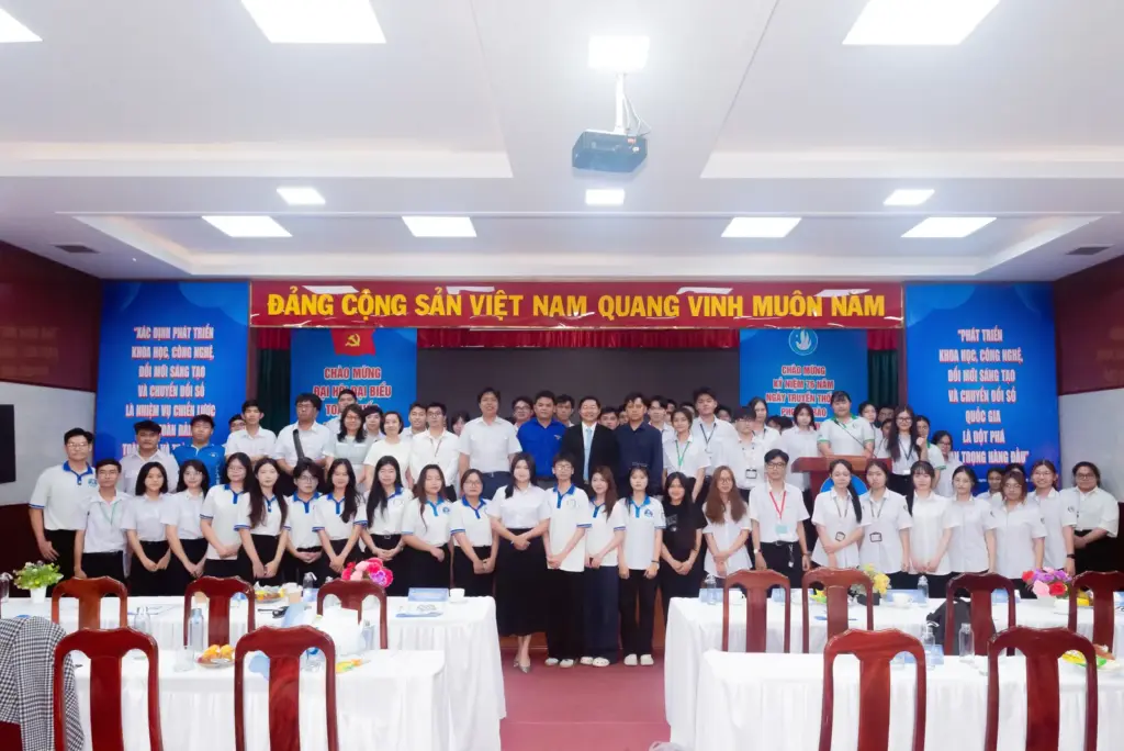 Sinh viên Việt Nam tiên phong khai phá tài nguyên chiến lược