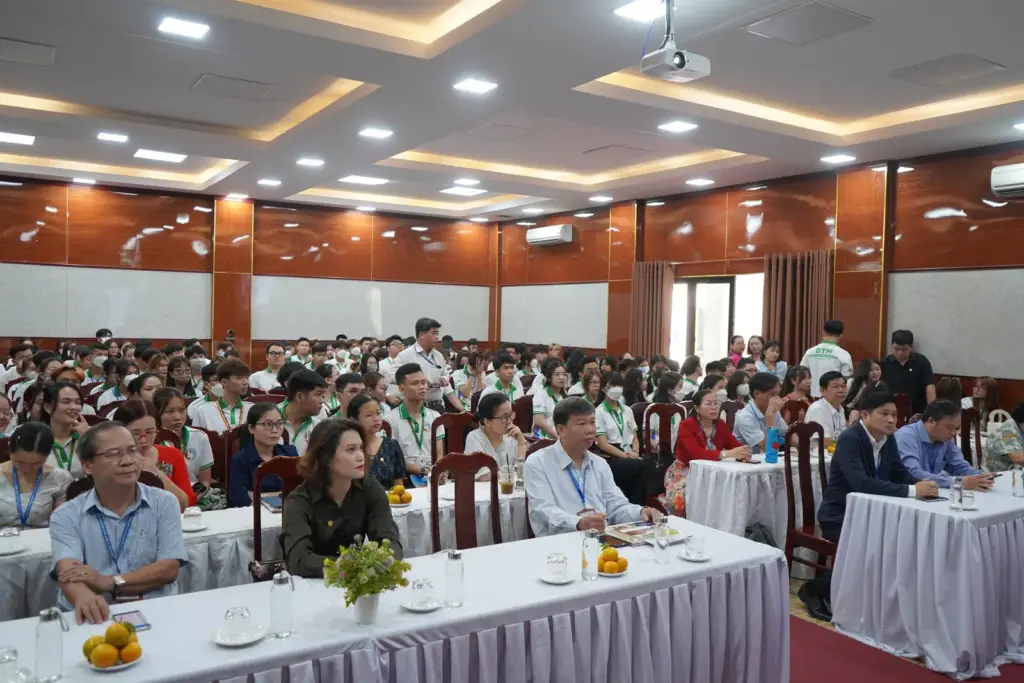 Hội thảo “Định hướng nghề nghiệp - Vững bước tương lai ngành Quản lý Tài nguyên và Môi trường”