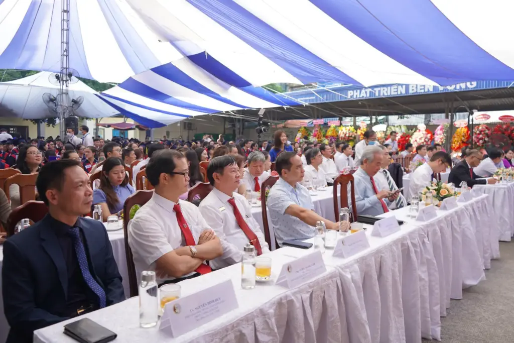 Lễ trao bằng tốt nghiệp cho Tân Cử nhân, Tân Kỹ sư đợt 2, năm học 2022-2023