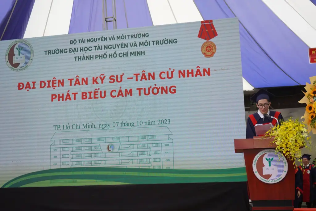Lễ trao bằng tốt nghiệp cho Tân Cử nhân, Tân Kỹ sư đợt 2, năm học 2022-2023