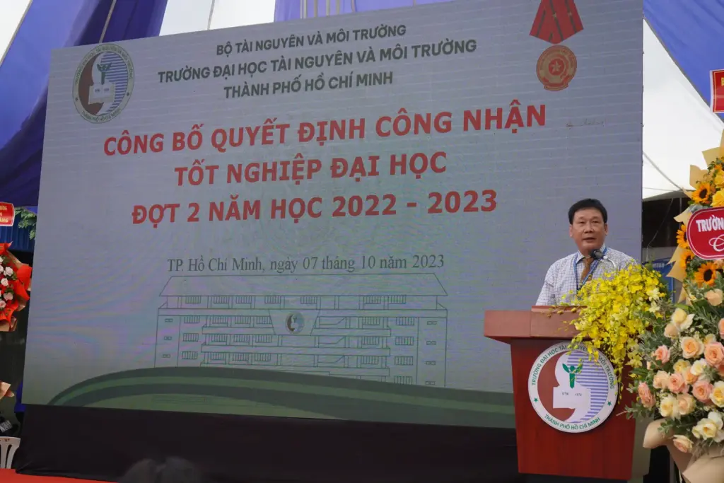 Lễ trao bằng tốt nghiệp cho Tân Cử nhân, Tân Kỹ sư đợt 2, năm học 2022-2023