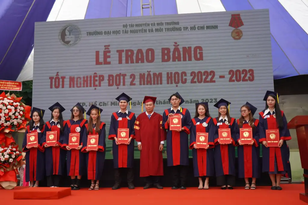 Lễ trao bằng tốt nghiệp cho Tân Cử nhân, Tân Kỹ sư đợt 2, năm học 2022-2023