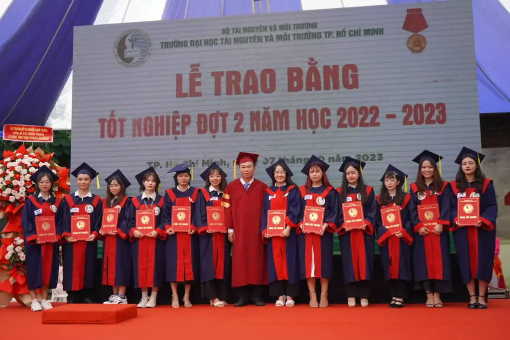 Lễ trao bằng tốt nghiệp cho Tân Cử nhân, Tân Kỹ sư đợt 2, năm học 2022-2023