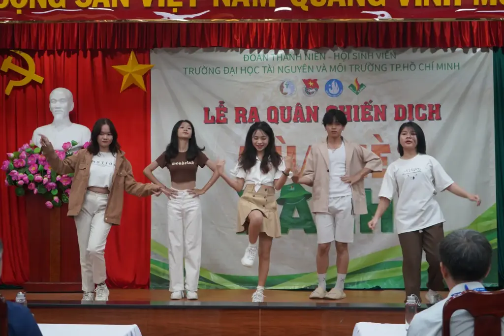 Lễ ra quân Chiến dịch Mùa Hè Xanh năm 2023 của Trường Đại học Tài nguyên và Môi trường TP.HCM