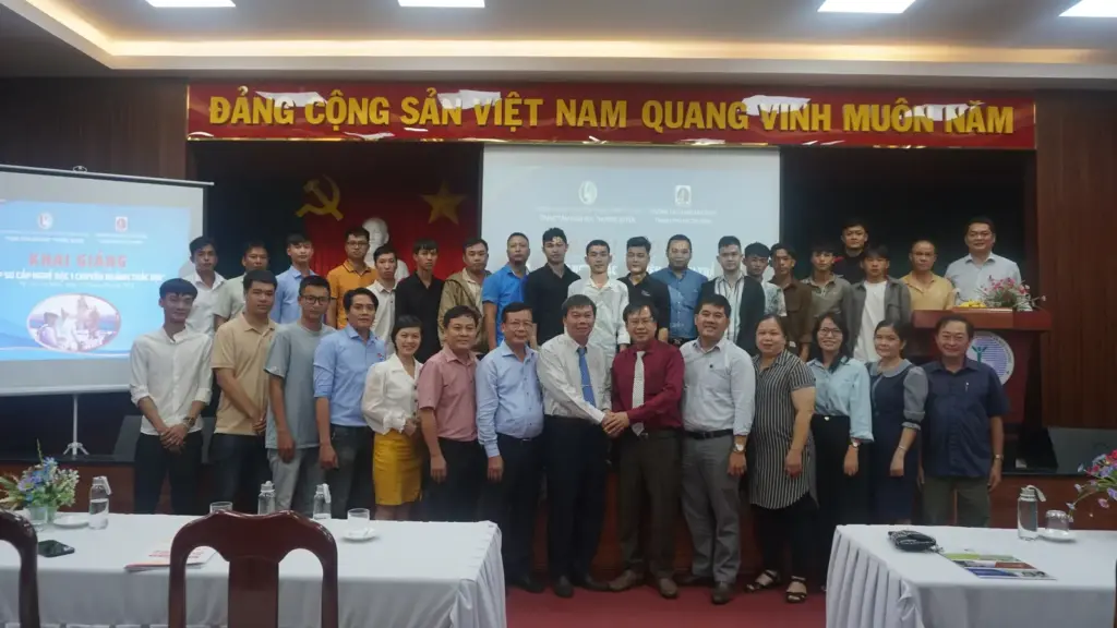 Khai giảng Lớp sơ cấp nghề bậc 1 chuyên ngành Trắc địa