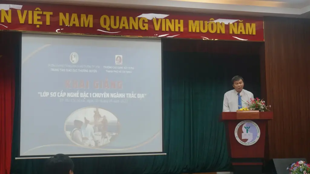 Khai giảng Lớp sơ cấp nghề bậc 1 chuyên ngành Trắc địa