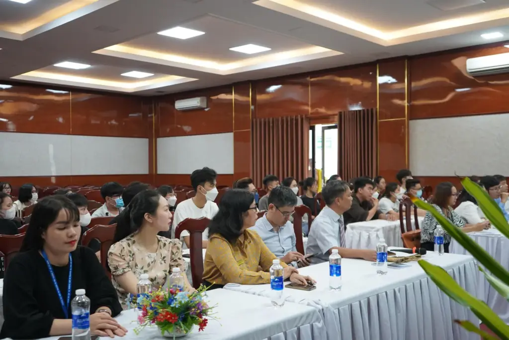 Buổi thảo luận và trao đổi chuyên môn giữa Khoa QLĐĐ - Trường ĐH Tài nguyên và Môi trường TP.HCM với Khoa Môi trường và Tài nguyên thiên nhiên - Trường ĐH Cần Thơ