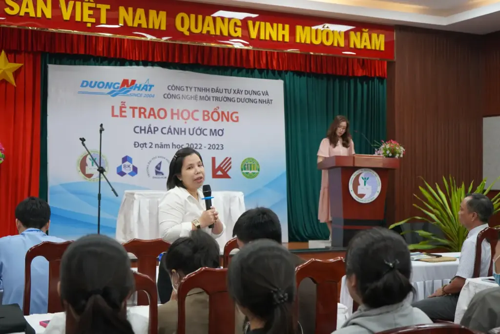 Buổi thảo luận và trao đổi chuyên môn giữa Khoa QLĐĐ - Trường ĐH Tài nguyên và Môi trường TP.HCM với Khoa Môi trường và Tài nguyên thiên nhiên - Trường ĐH Cần Thơ