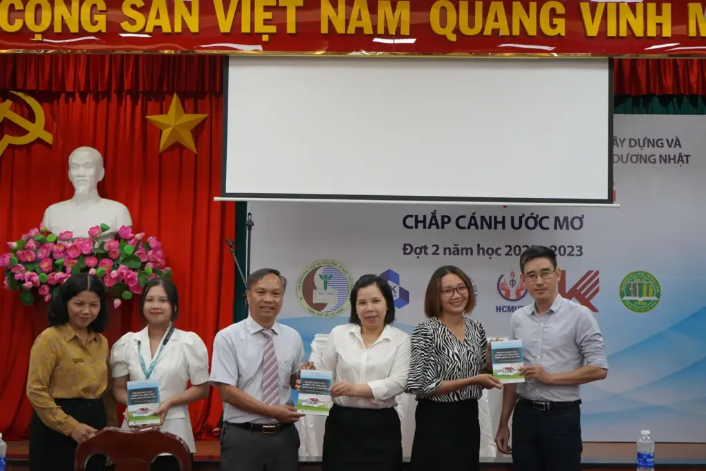 Buổi thảo luận và trao đổi chuyên môn giữa Khoa QLĐĐ - Trường ĐH Tài nguyên và Môi trường TP.HCM với Khoa Môi trường và Tài nguyên thiên nhiên - Trường ĐH Cần Thơ