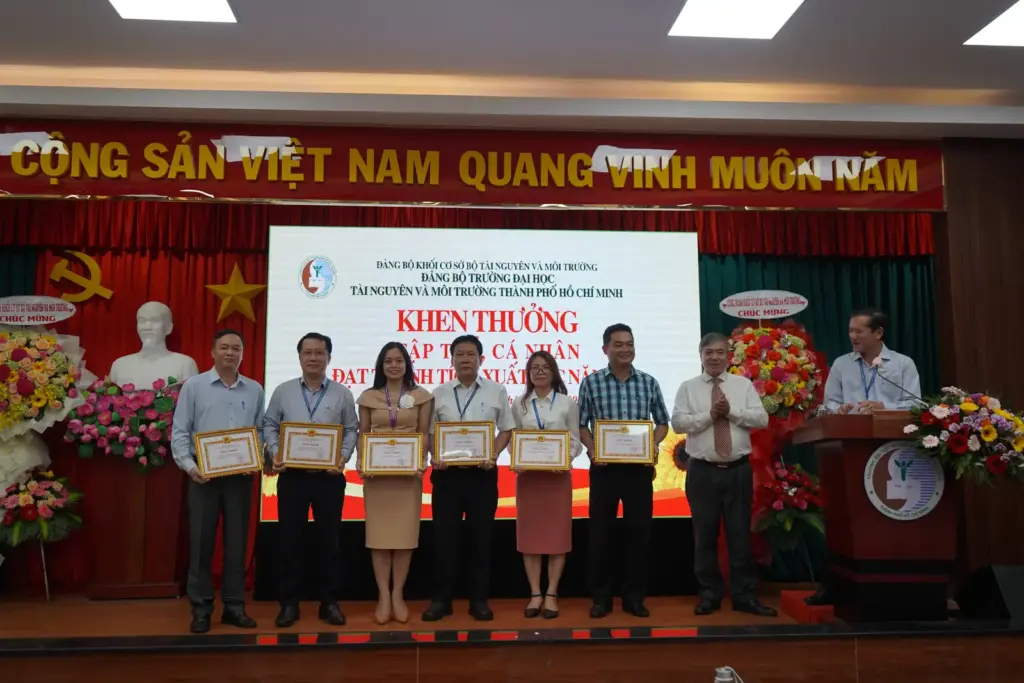 Hội nghị tổng kết công tác Đảng năm 2023 và triển khai nhiệm vụ năm 2024