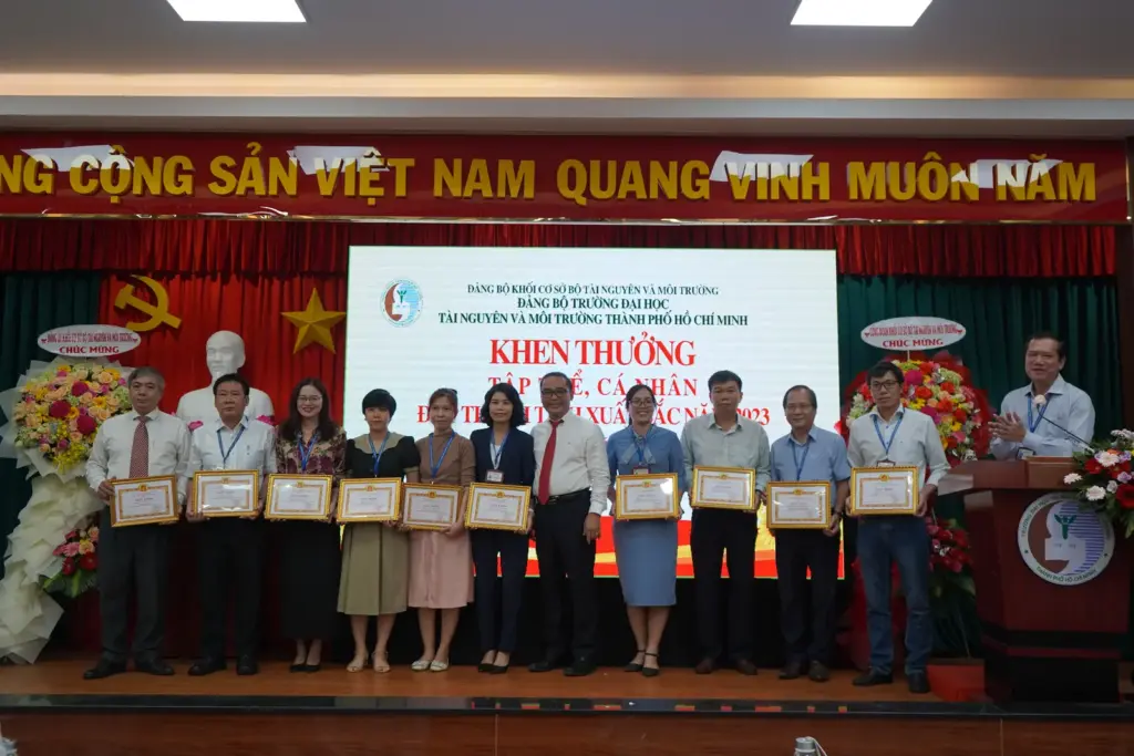 Hội nghị tổng kết công tác Đảng năm 2023 và triển khai nhiệm vụ năm 2024