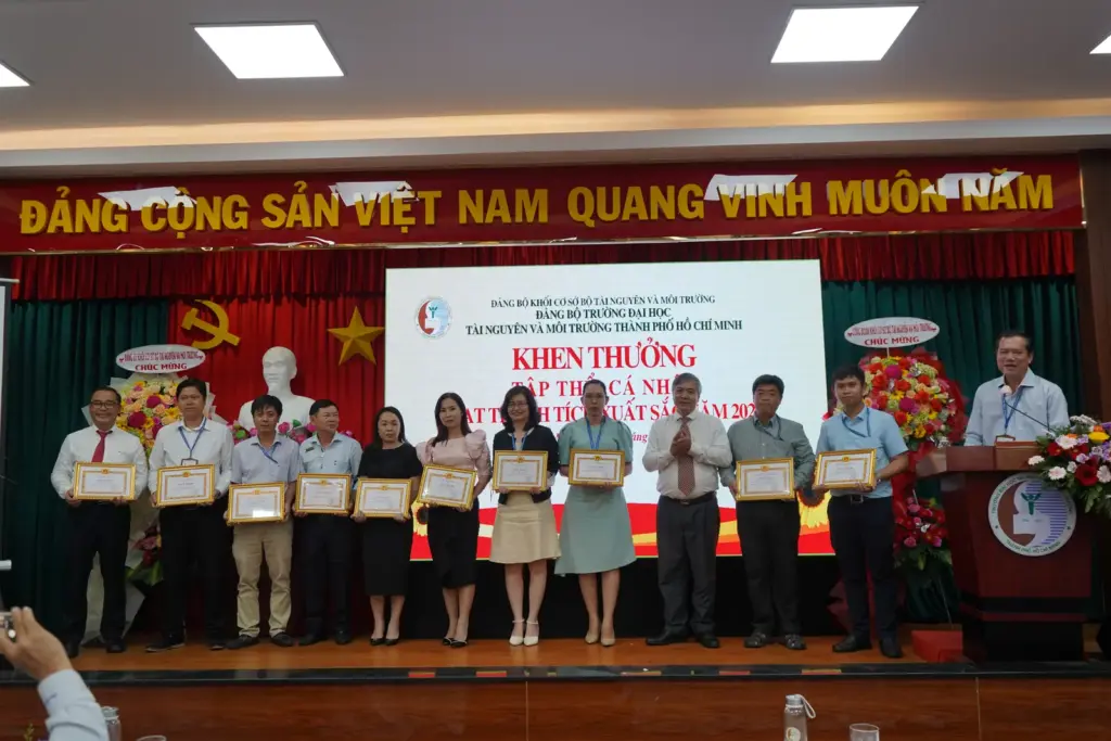 Hội nghị tổng kết công tác Đảng năm 2023 và triển khai nhiệm vụ năm 2024