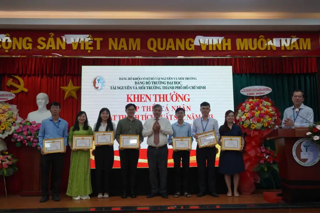 Hội nghị tổng kết công tác Đảng năm 2023 và triển khai nhiệm vụ năm 2024