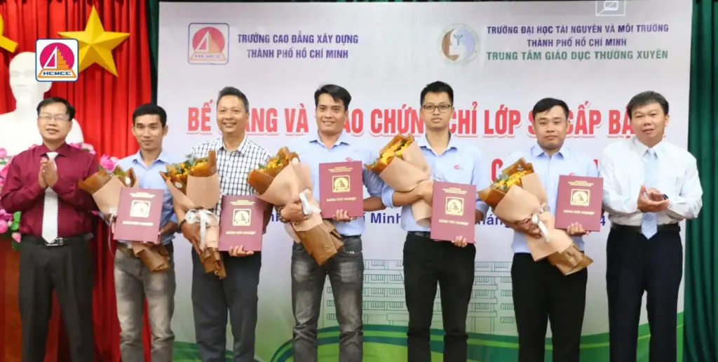 Lễ Bế giảng và Trao chứng chỉ lớp sơ cấp nghề bậc 1 nghề Trắc địa Công trình