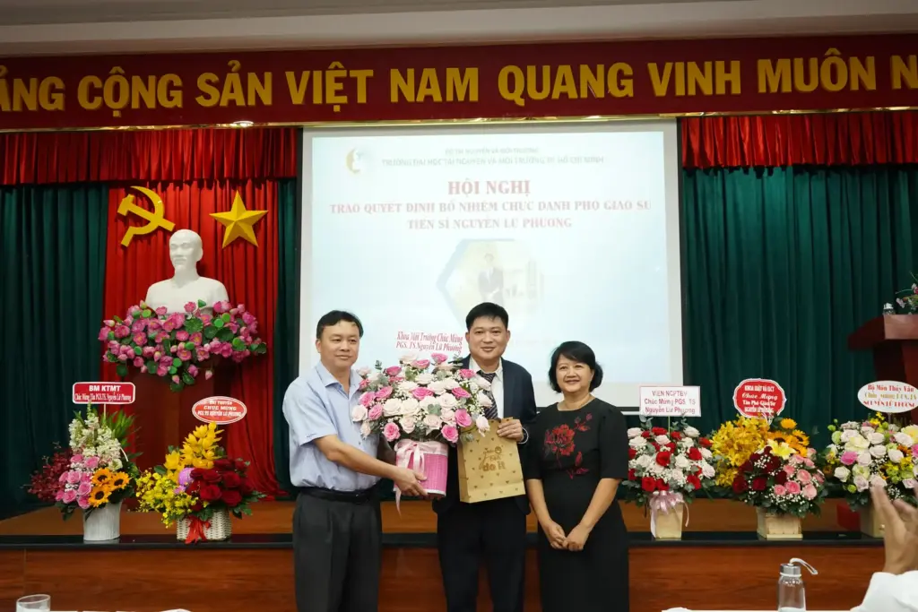 Hội nghị Bổ nhiệm chức danh Phó giáo sư cho TS. Nguyễn Lữ Phương
