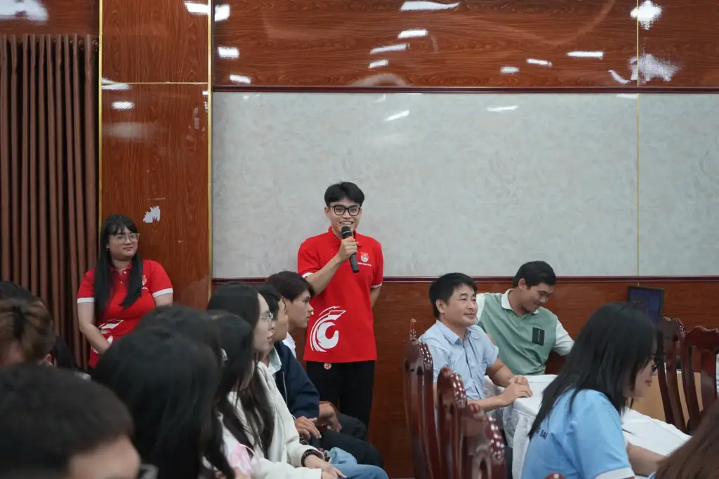 Chào đón Tân sinh viên Khoa Quản lý Đất đai: Tri thức kinh nghiệm chắp cánh những ước mơ