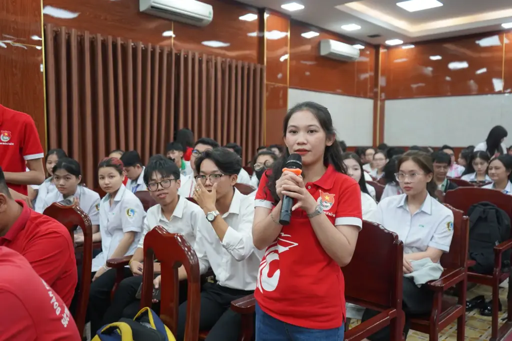 Chào đón Tân sinh viên Khoa Quản lý Đất đai: Tri thức kinh nghiệm chắp cánh những ước mơ