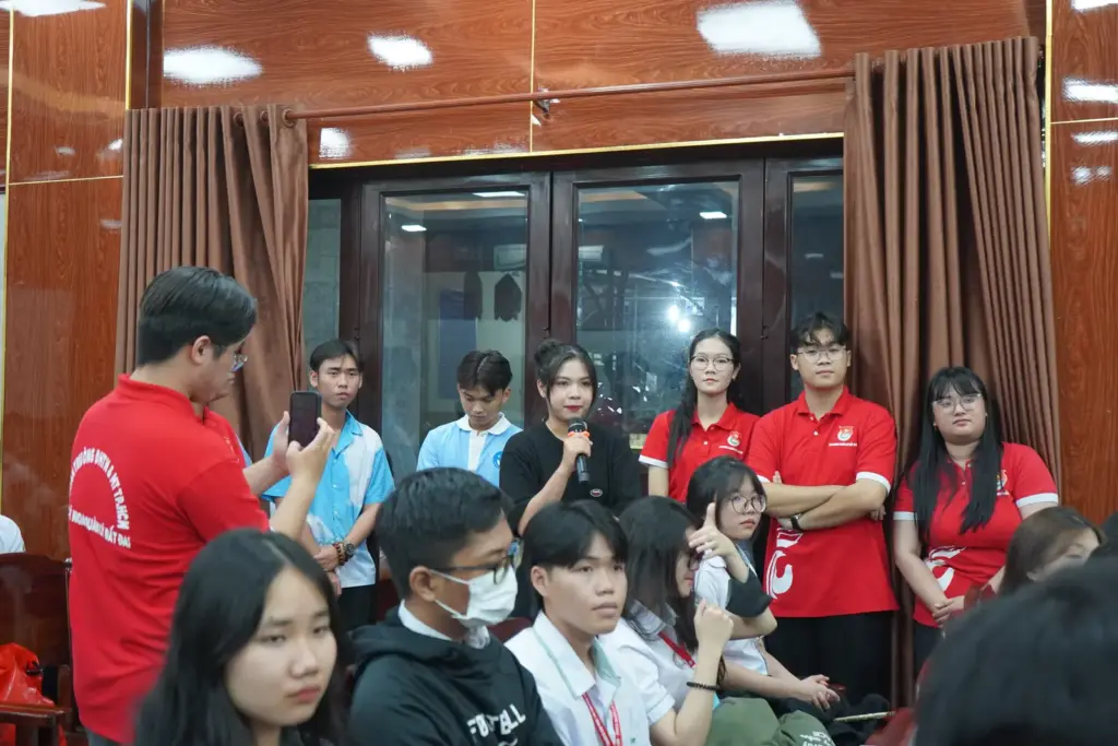 Chào đón Tân sinh viên Khoa Quản lý Đất đai: Tri thức kinh nghiệm chắp cánh những ước mơ