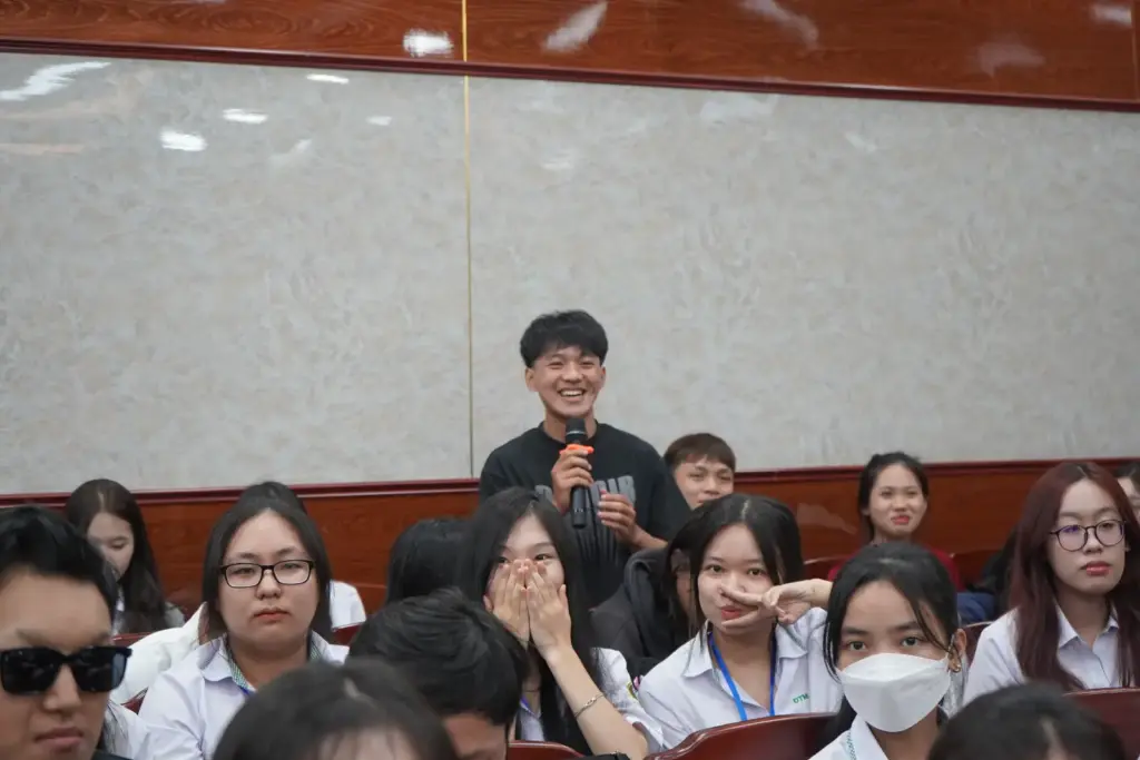 Chào đón Tân sinh viên Khoa Quản lý Đất đai: Tri thức kinh nghiệm chắp cánh những ước mơ