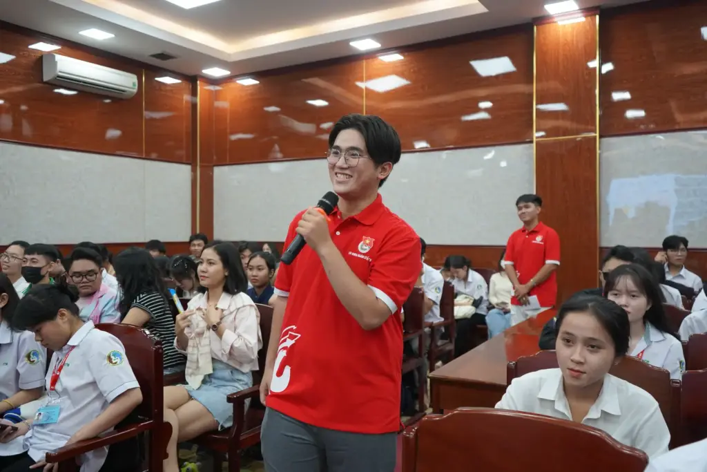 Chào đón Tân sinh viên Khoa Quản lý Đất đai: Tri thức kinh nghiệm chắp cánh những ước mơ