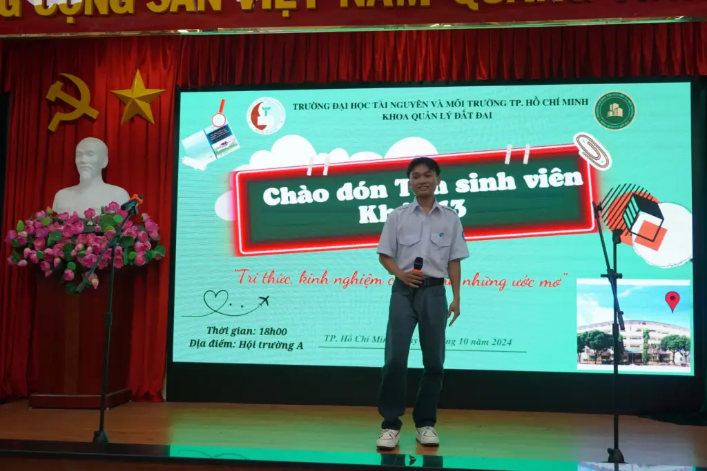 Chào đón Tân sinh viên Khoa Quản lý Đất đai: Tri thức kinh nghiệm chắp cánh những ước mơ
