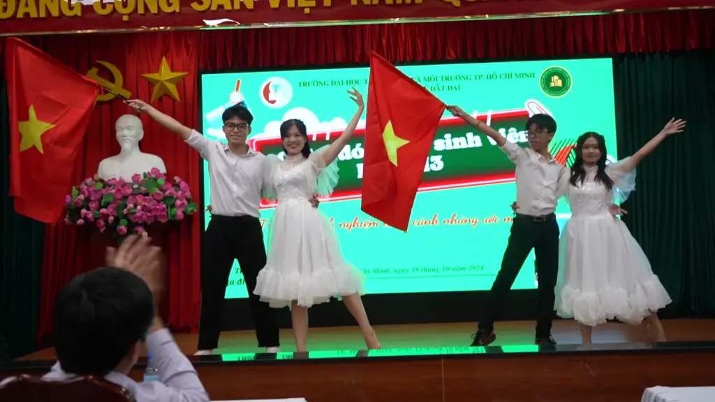 Chào đón Tân sinh viên Khoa Quản lý Đất đai: Tri thức kinh nghiệm chắp cánh những ước mơ