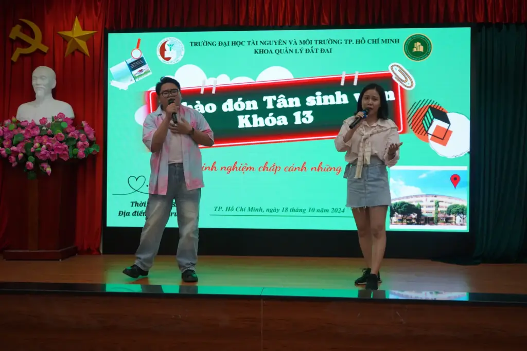 Chào đón Tân sinh viên Khoa Quản lý Đất đai: Tri thức kinh nghiệm chắp cánh những ước mơ