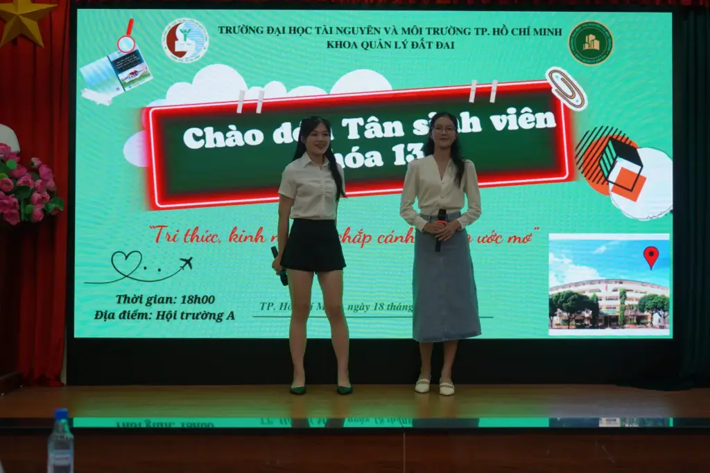 Chào đón Tân sinh viên Khoa Quản lý Đất đai: Tri thức kinh nghiệm chắp cánh những ước mơ