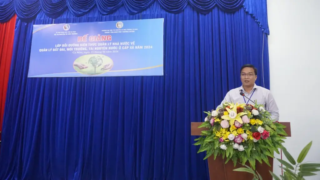 Lớp Bồi dưỡng kiến thức Quản lý nhà nước về Quản lý Đất đai, Môi trường và Tài nguyên nước ở cấp Xã