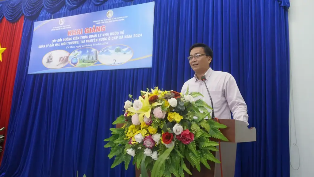 Lớp Bồi dưỡng kiến thức Quản lý nhà nước về Quản lý Đất đai, Môi trường và Tài nguyên nước ở cấp Xã