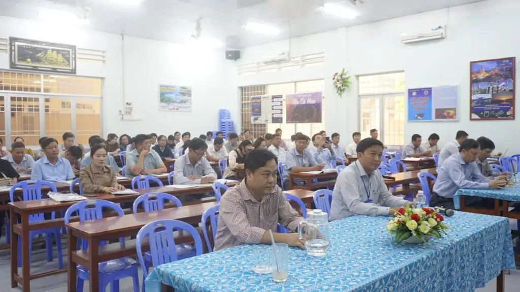 Lớp Bồi dưỡng kiến thức Quản lý nhà nước về Quản lý Đất đai, Môi trường và Tài nguyên nước ở cấp Xã