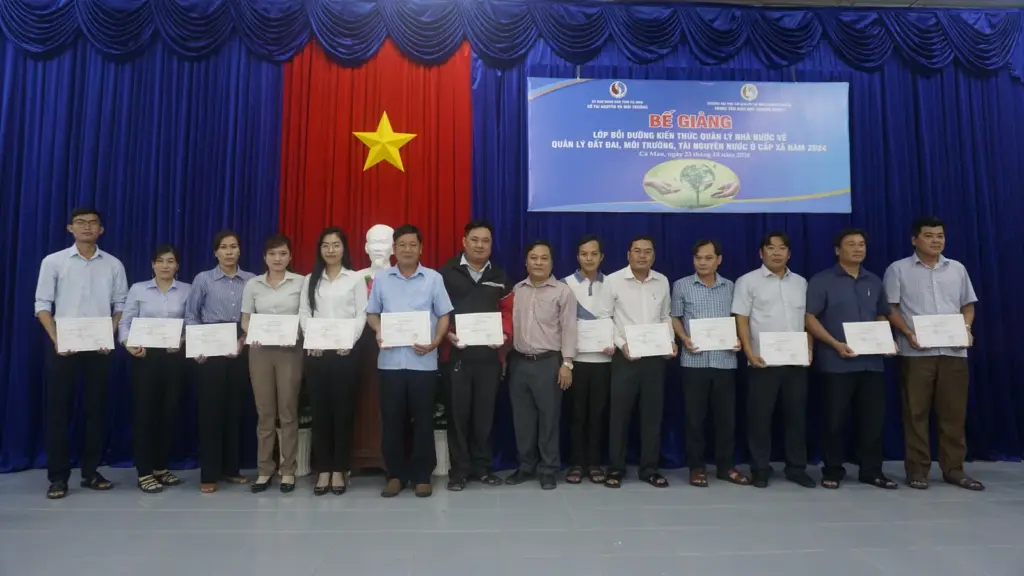 Lớp Bồi dưỡng kiến thức Quản lý nhà nước về Quản lý Đất đai, Môi trường và Tài nguyên nước ở cấp Xã