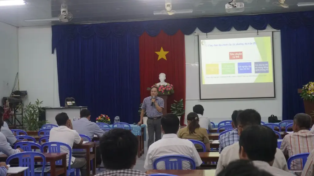 Lớp Bồi dưỡng kiến thức Quản lý nhà nước về Quản lý Đất đai, Môi trường và Tài nguyên nước ở cấp Xã