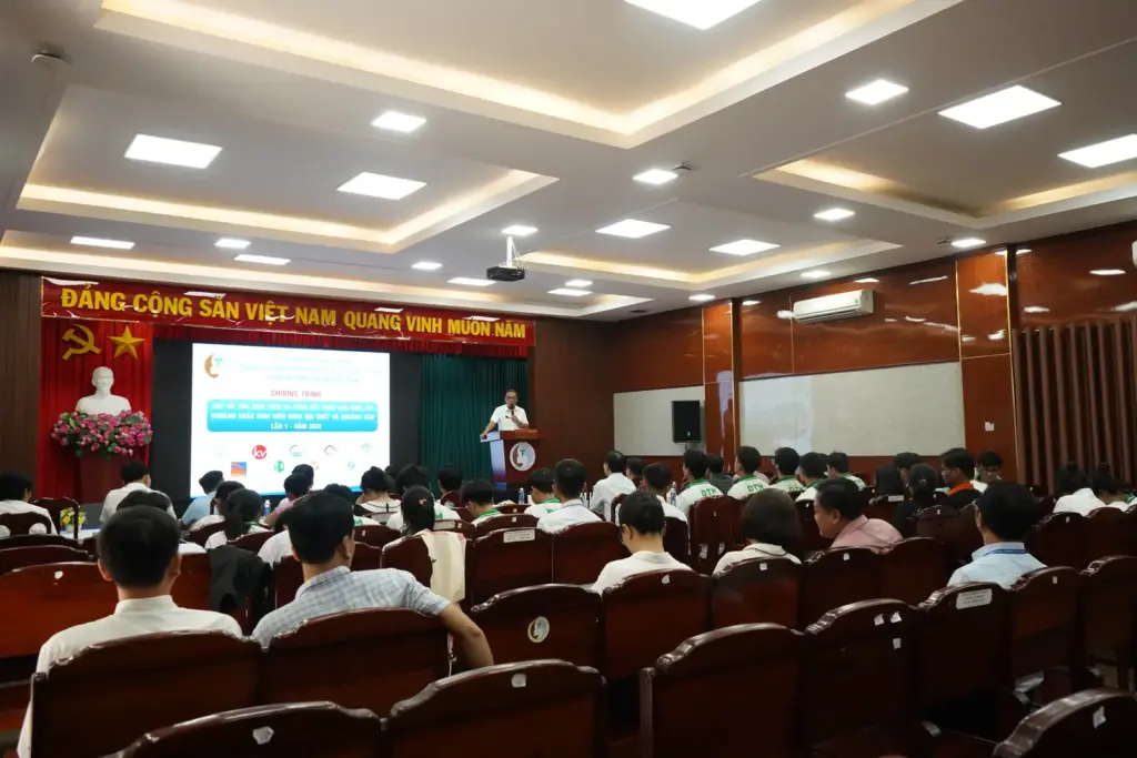 Chào mừng Tân sinh viên khóa 2024 của Khoa Địa chất và Khoáng sản