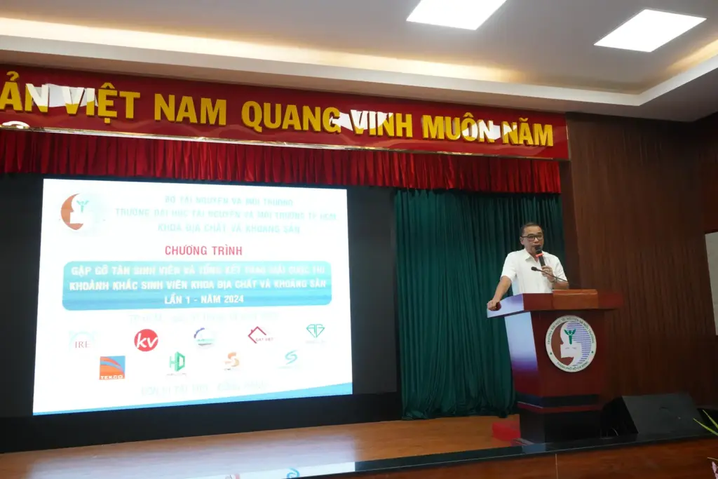 Chào mừng Tân sinh viên khóa 2024 của Khoa Địa chất và Khoáng sản