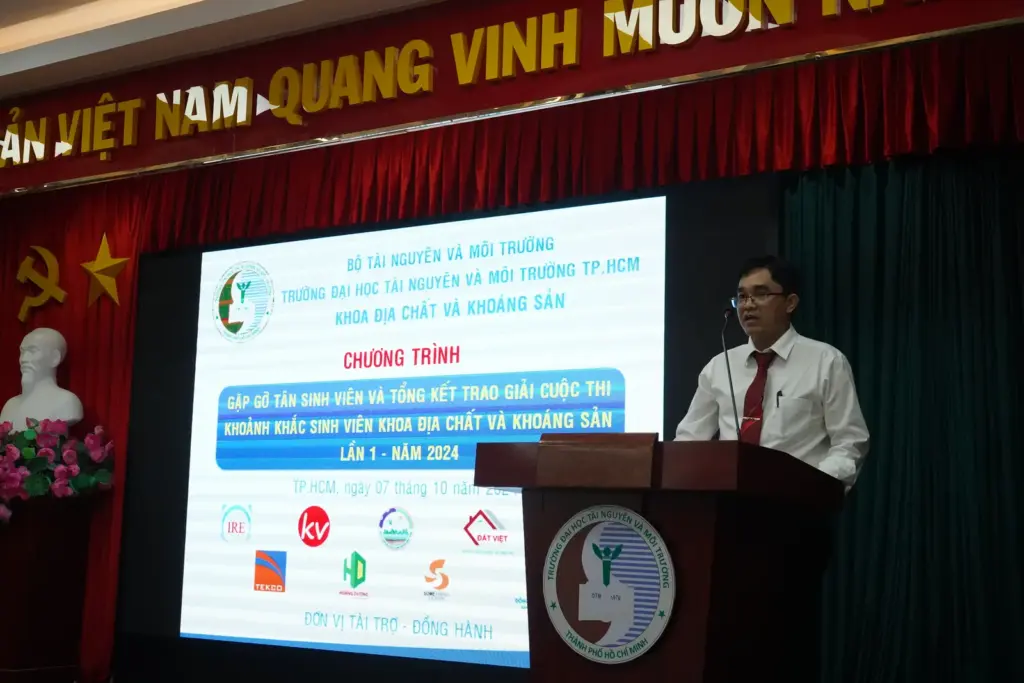 Chào mừng Tân sinh viên khóa 2024 của Khoa Địa chất và Khoáng sản