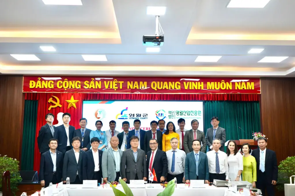 Buổi lễ đón tiếp và ký kết Biên bản Ghi nhớ MOU giữa Trường Đại học Tài nguyên và Môi trường TP.HCM với và Cơ quan Xúc tiến Công nghiệp Yeongwol, Quận Yeongwol, Hàn Quốc.