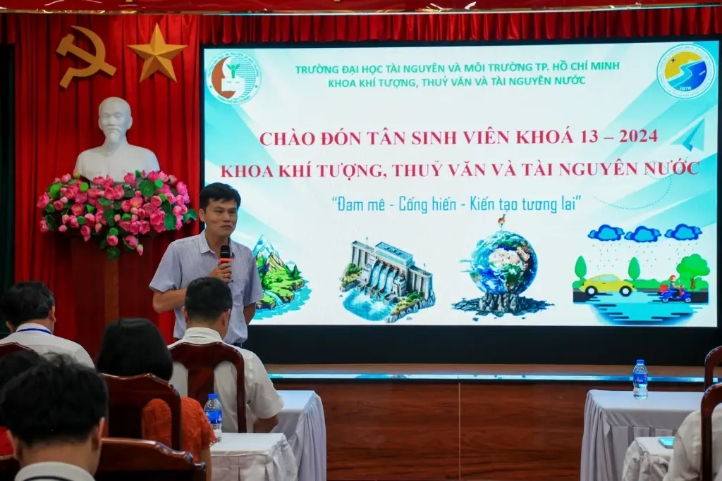Chương trình Gặp mặt sinh viên đầu khóa năm 2024 của Khoa Khí tượng Thủy văn và Tài nguyên nước