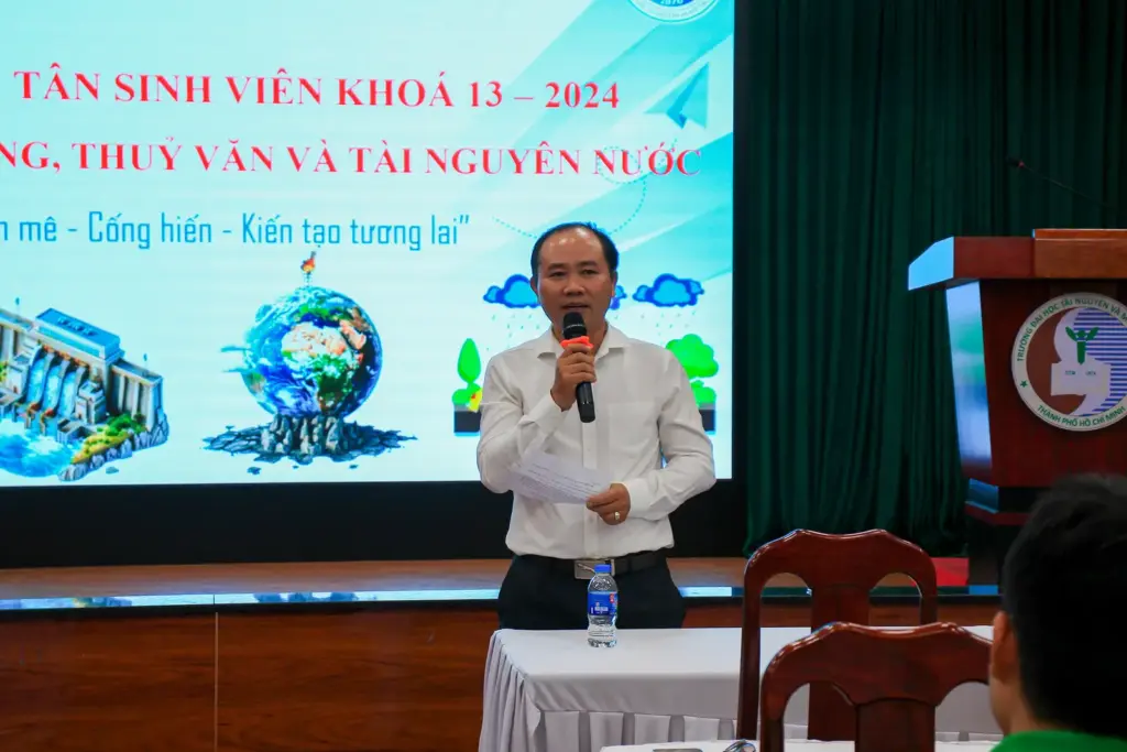 Chương trình Gặp mặt sinh viên đầu khóa năm 2024 của Khoa Khí tượng Thủy văn và Tài nguyên nước