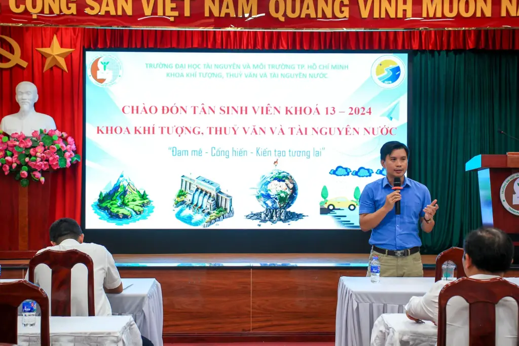 Chương trình Gặp mặt sinh viên đầu khóa năm 2024 của Khoa Khí tượng Thủy văn và Tài nguyên nước