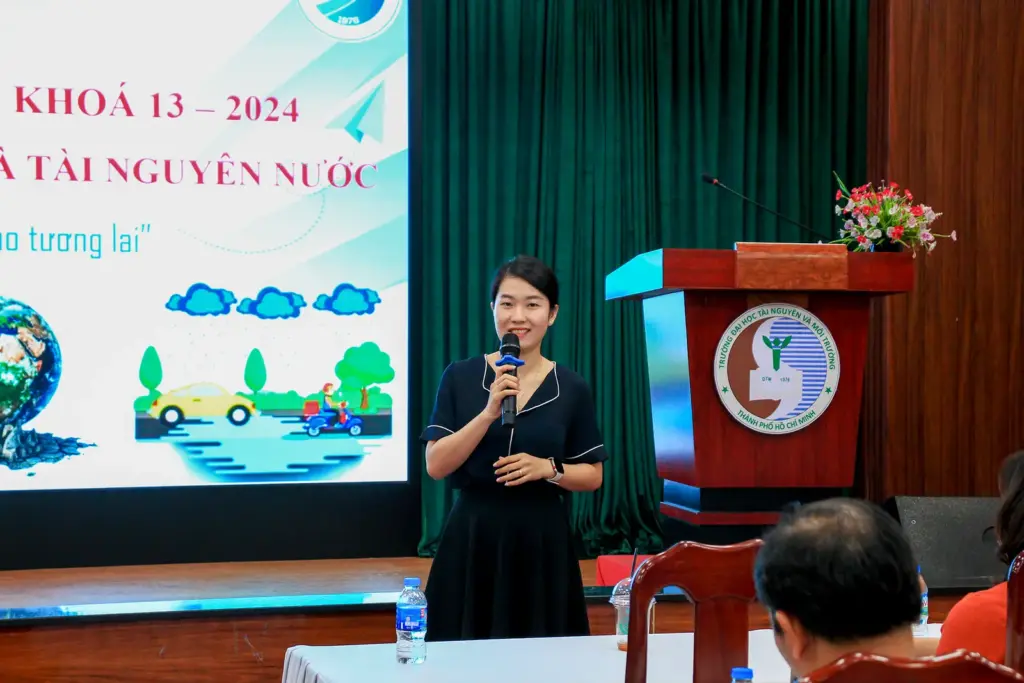 Chương trình Gặp mặt sinh viên đầu khóa năm 2024 của Khoa Khí tượng Thủy văn và Tài nguyên nước