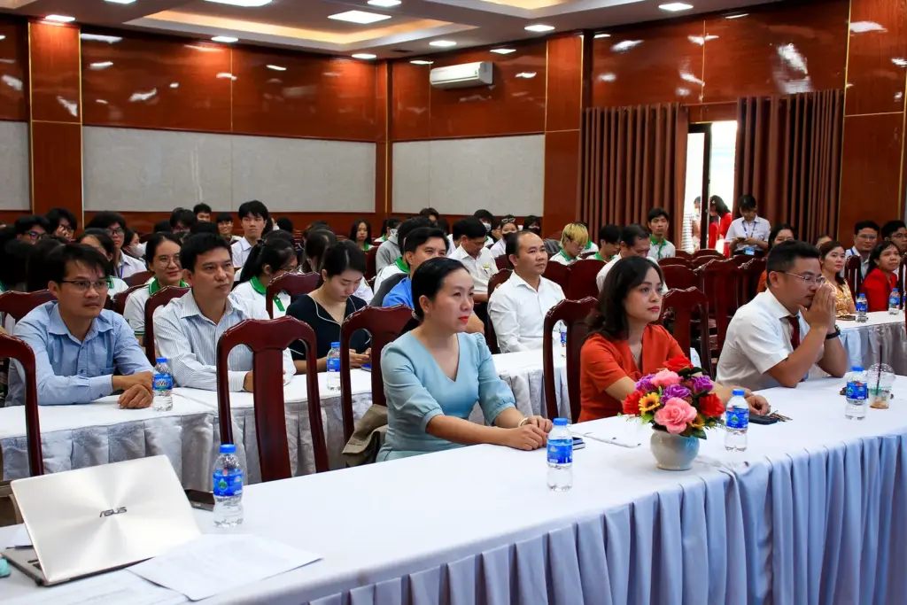 Chương trình Gặp mặt sinh viên đầu khóa năm 2024 của Khoa Khí tượng Thủy văn và Tài nguyên nước