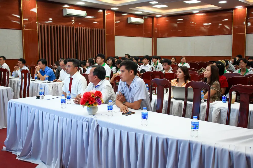 Chương trình Gặp mặt sinh viên đầu khóa năm 2024 của Khoa Khí tượng Thủy văn và Tài nguyên nước