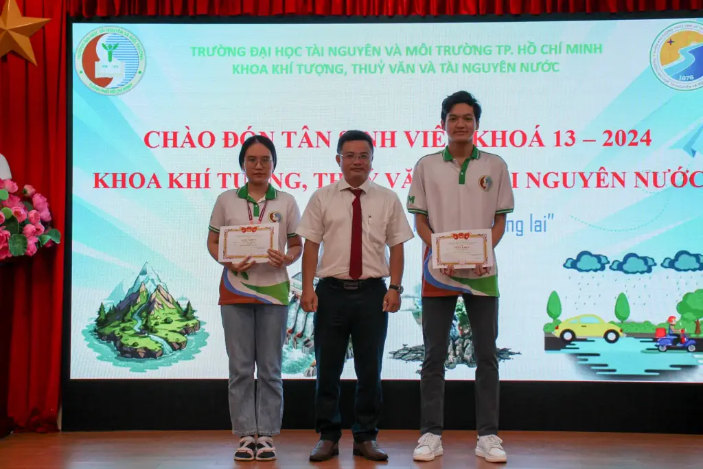 Chương trình Gặp mặt sinh viên đầu khóa năm 2024 của Khoa Khí tượng Thủy văn và Tài nguyên nước