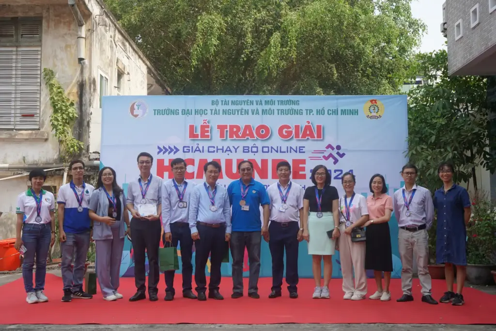 Buổi Tổng kết và Trao giải Giải chạy bộ Online HCMUNRE 2024